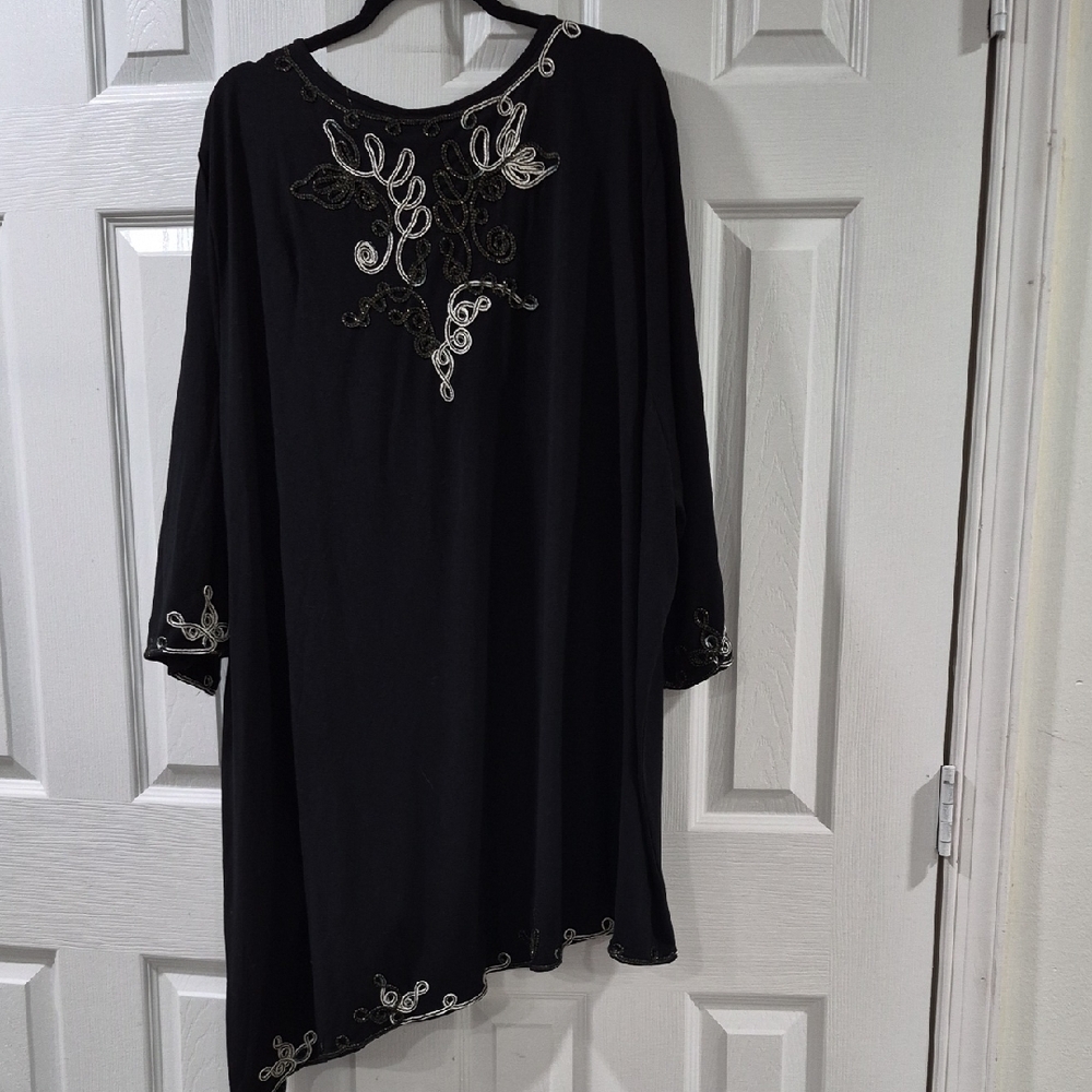 Catherines Black Tunic with Elegant Embroidery - Picture 4 of 4